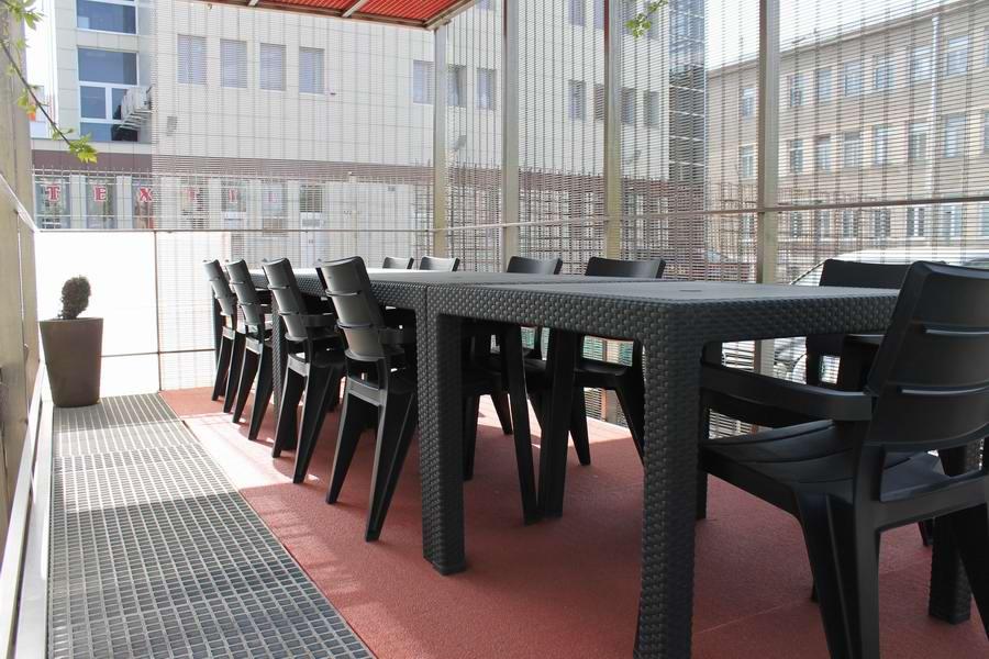 Bookcafe - stolové sedenie na 1. terase
